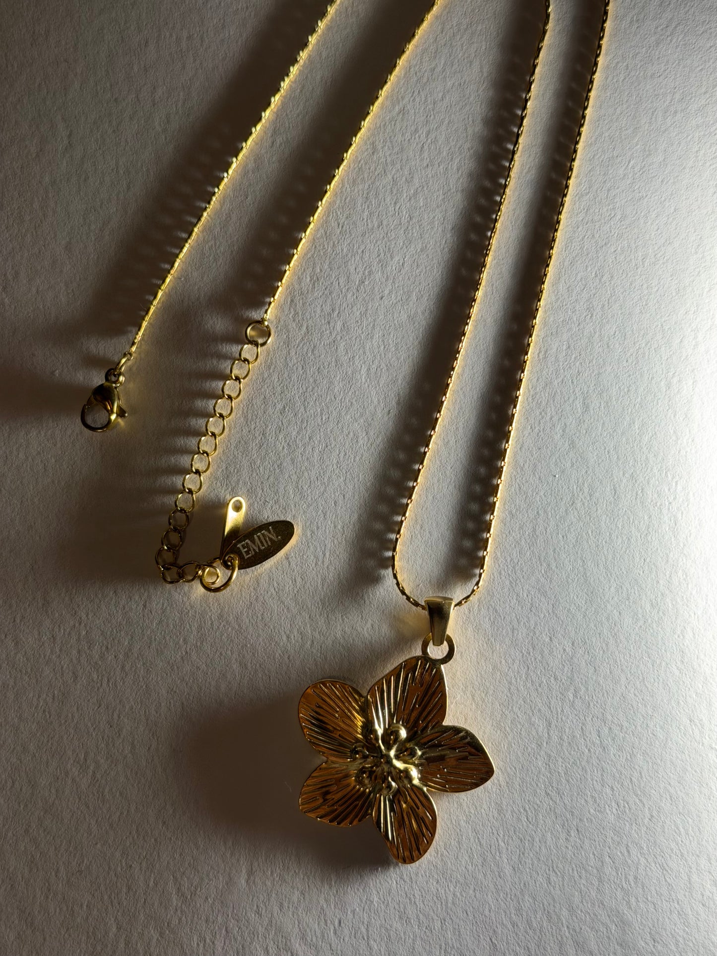Gold Flower Necklace | EMIN.