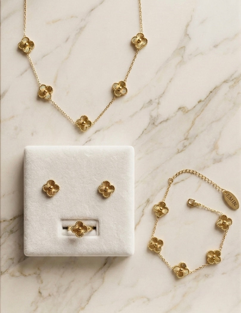 Gold Clover Set – Necklace, Bracelet, Ring & Earrings