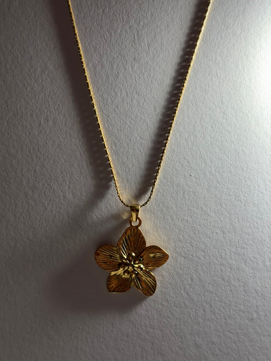Gold Flower Necklace | EMIN.