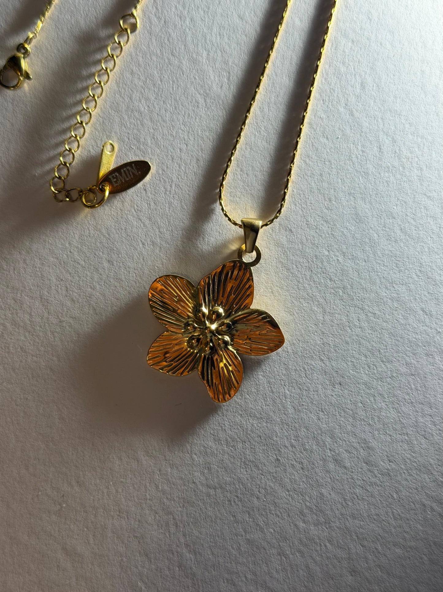 Gold Flower Necklace | EMIN.